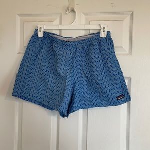 Women’s L Patagonia Baggies (5” seam)